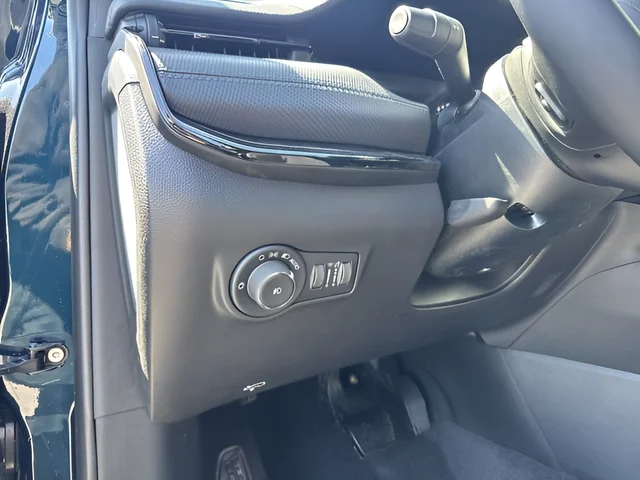New 2026 Fathom Blue Pearl-Coat Exterior Paint Jeep Latitude image 11