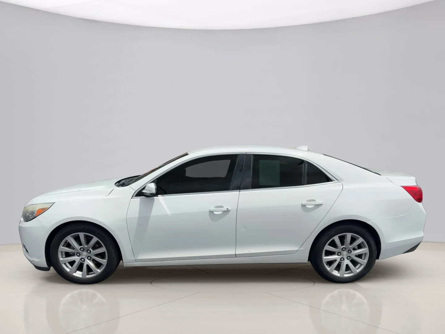 Used 2014 White Chevrolet 2LT image 2