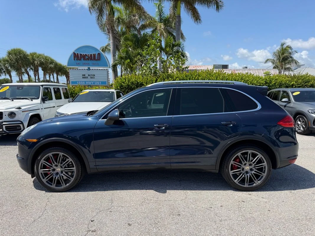Used 2012  Porsche Turbo image 13