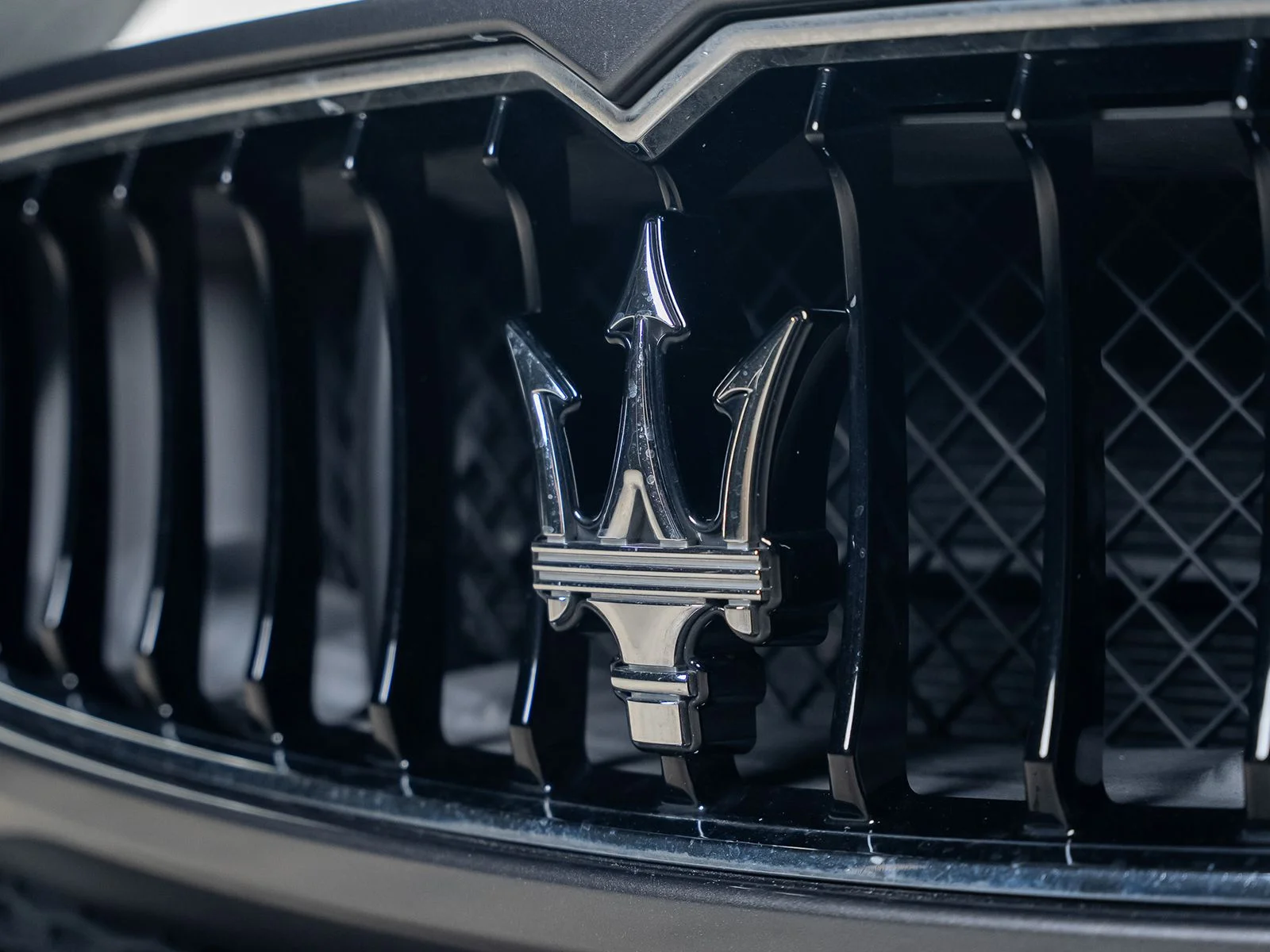 Used 2017 Gray Maserati Base image 11
