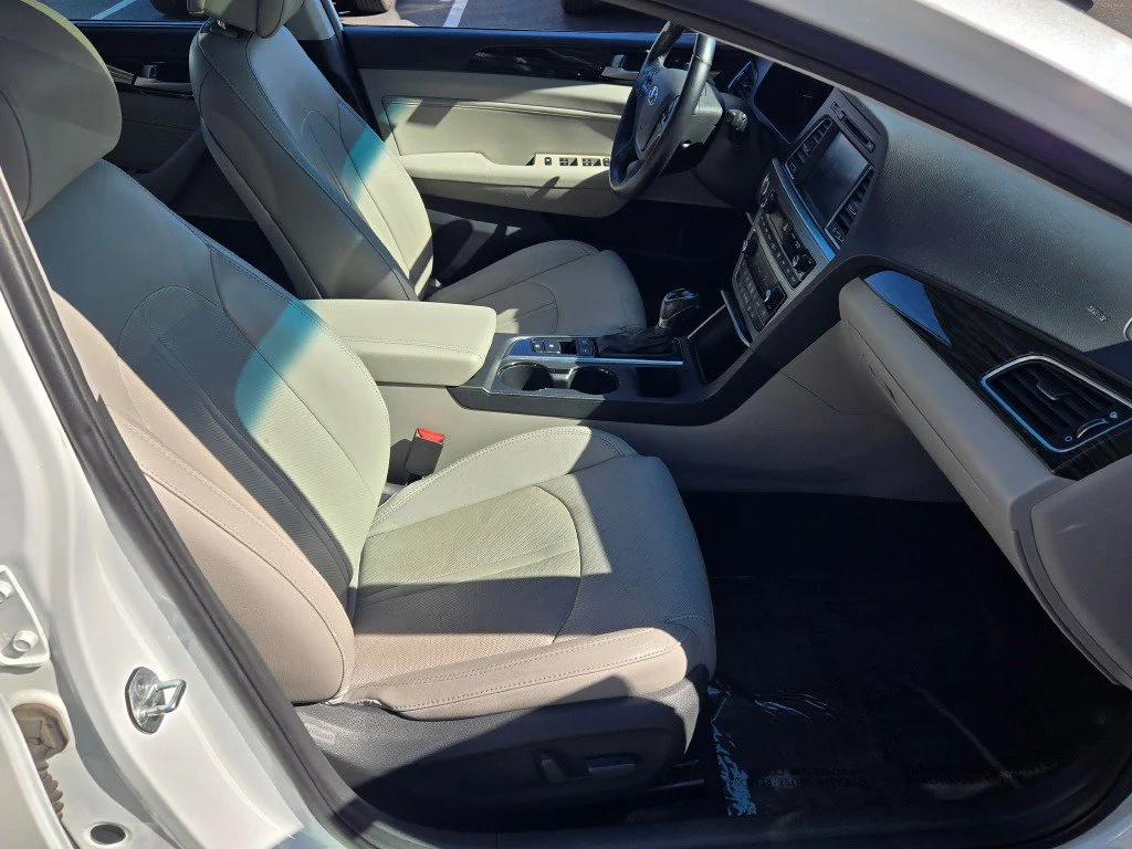 Used 2016 White Hyundai Limited image 5