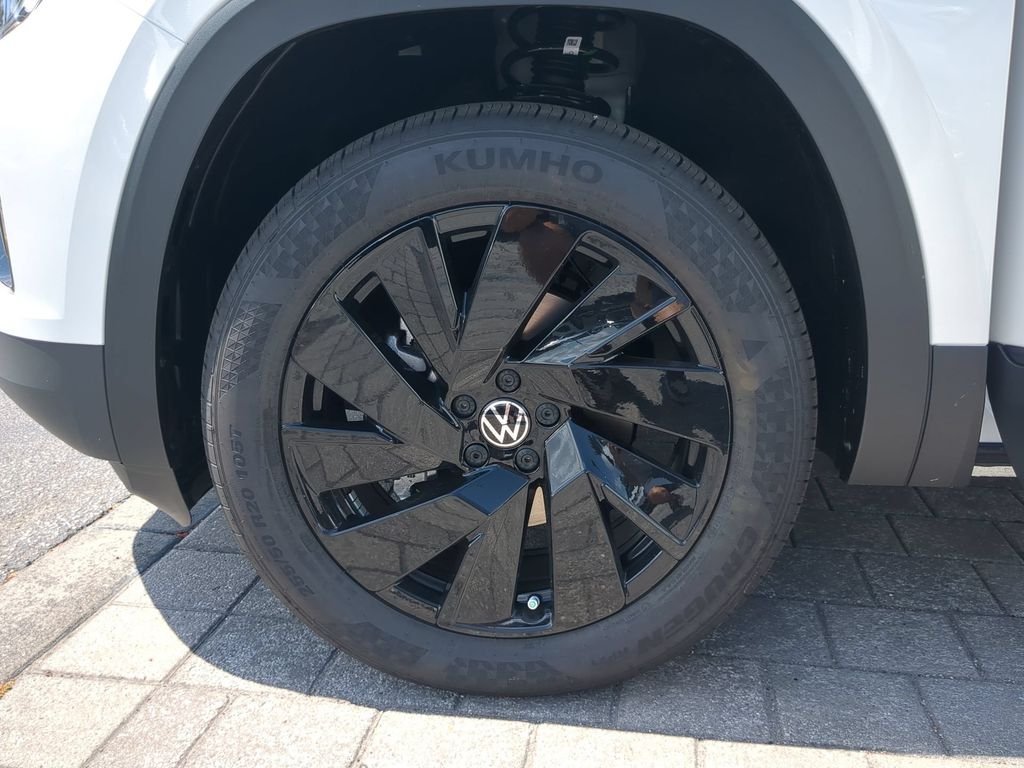New 2026 White/off-white Volkswagen 2.0T SE w/Technology image 33