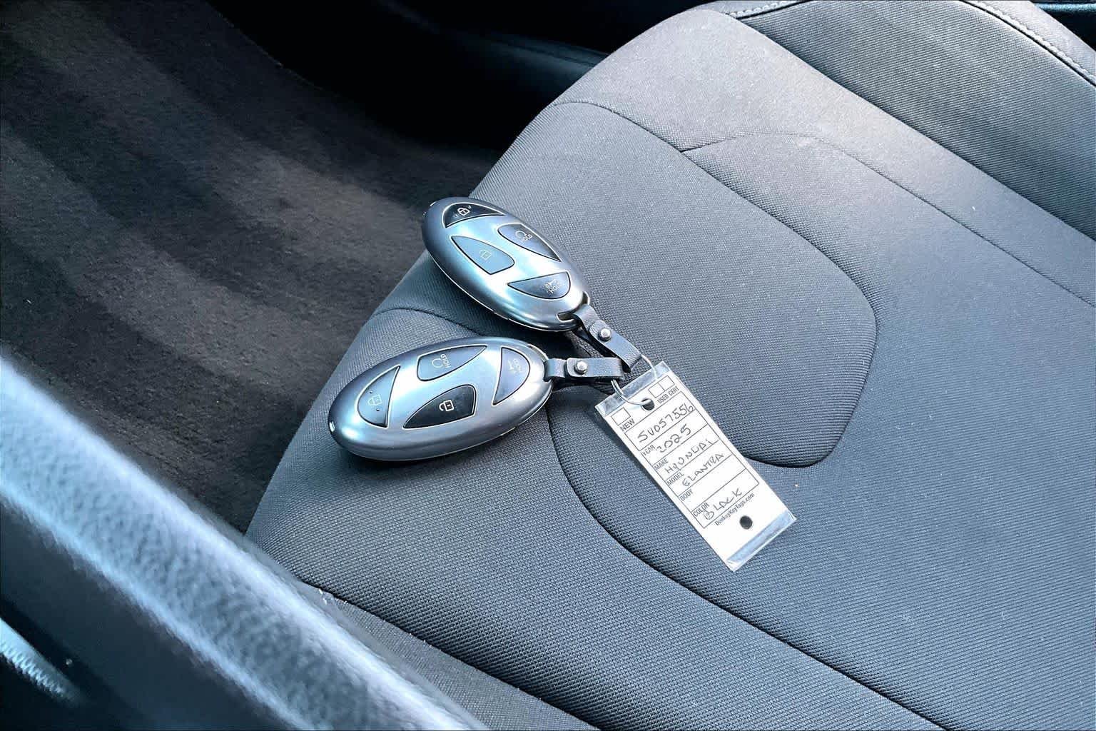 Used 2025 Abyss Black Hyundai SEL Sport image 13