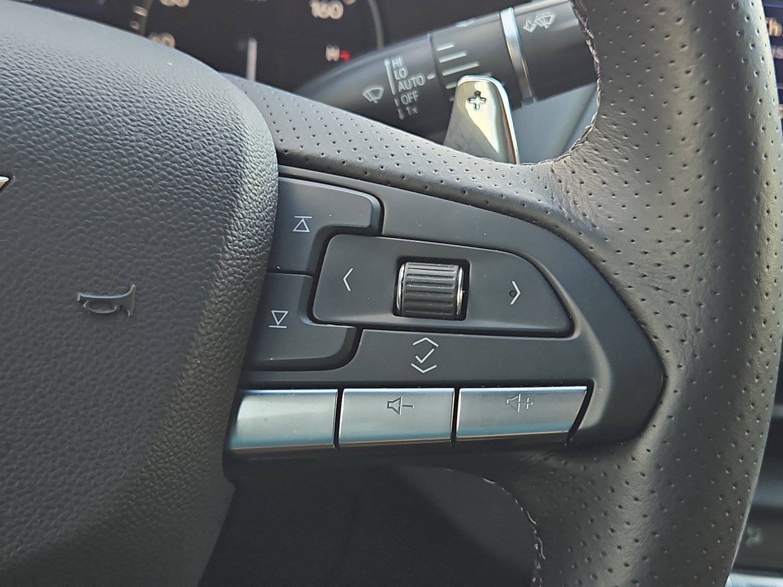 Used 2025 Argent Silver Metallic Cadillac Sport image 20