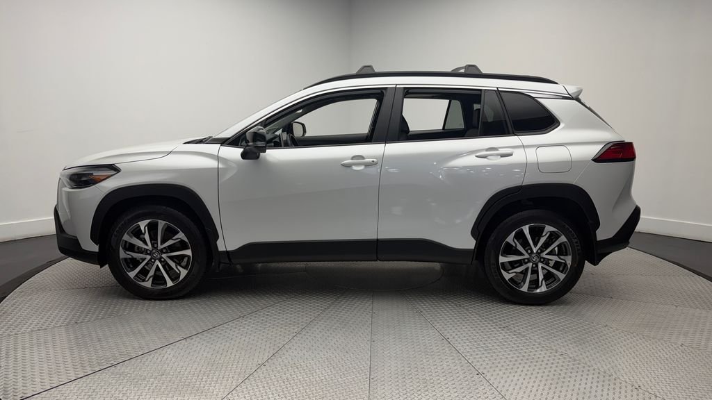 Used 2025 Beige Toyota XLE image 4