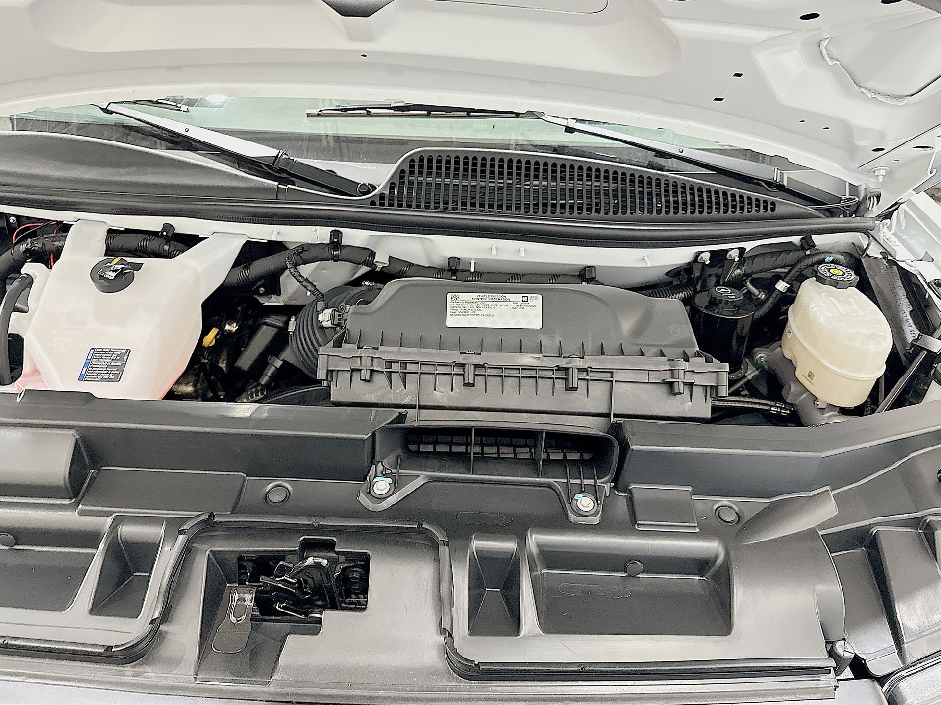 2025 GMC Savana Cargo Work Van - Photo 25