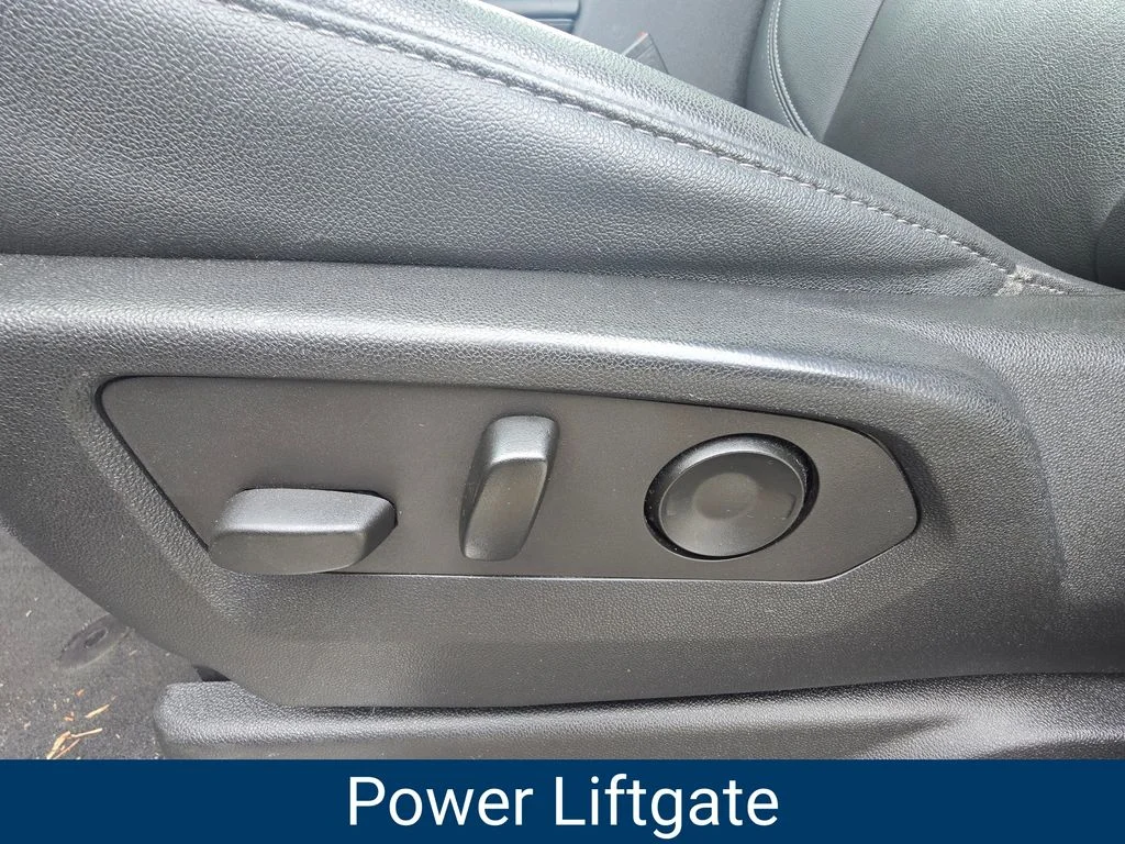 Used 2022 Gray Chevrolet Z71 image 20