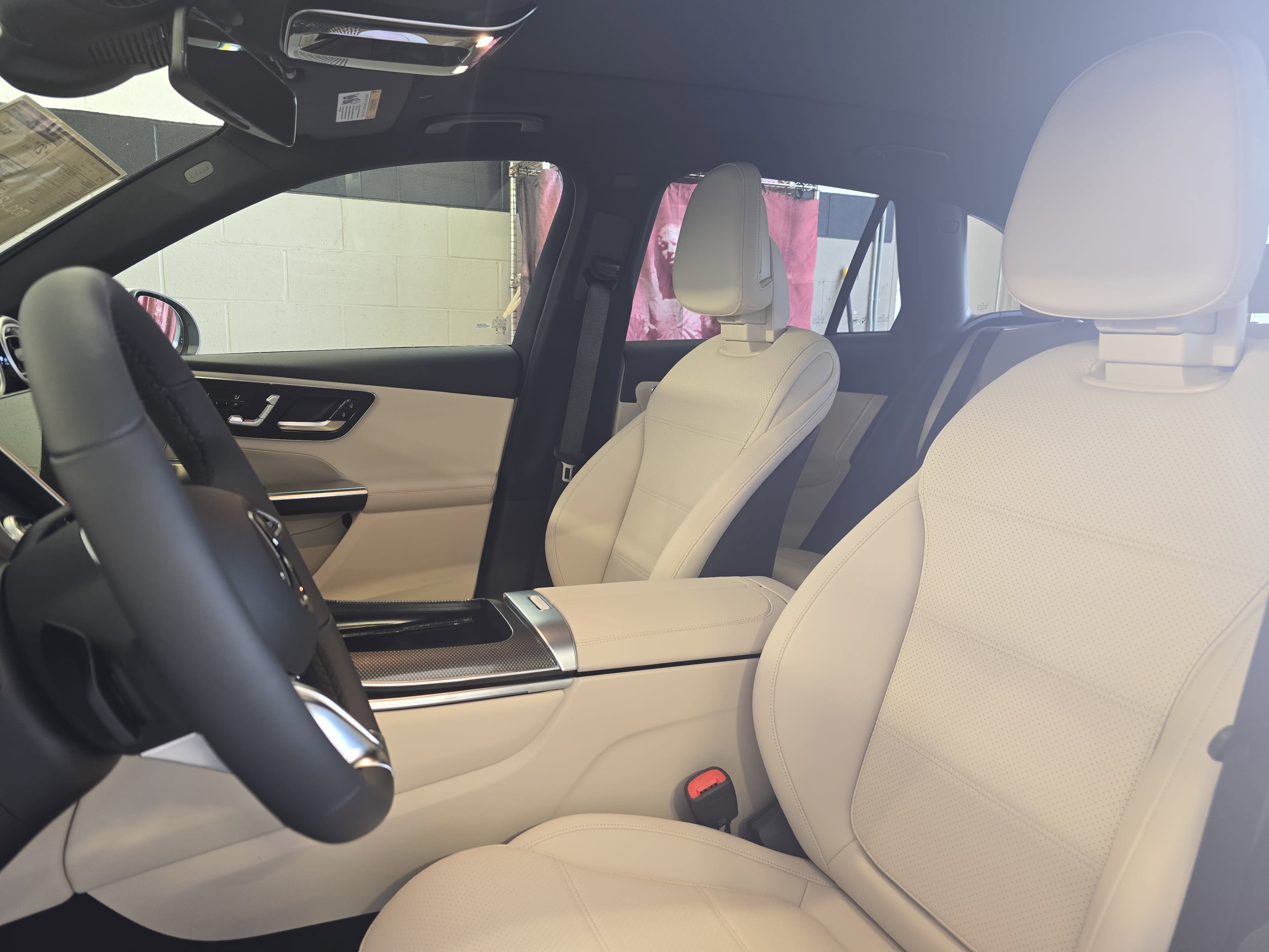 New 2026 MANUFAKTUR Moonlight White Metallic Mercedes-Benz GLC300 image 16