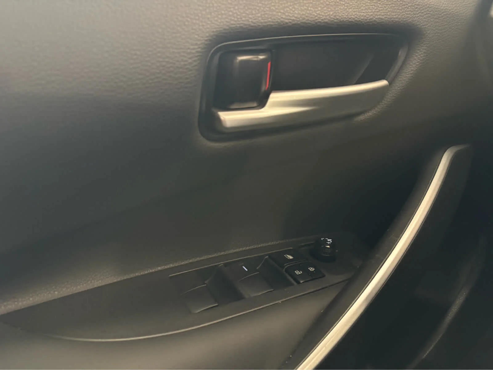 Used 2024  Toyota Hybrid LE image 19