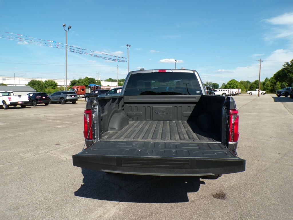 Used 2025 Gray Metallic Ford XLT image 9