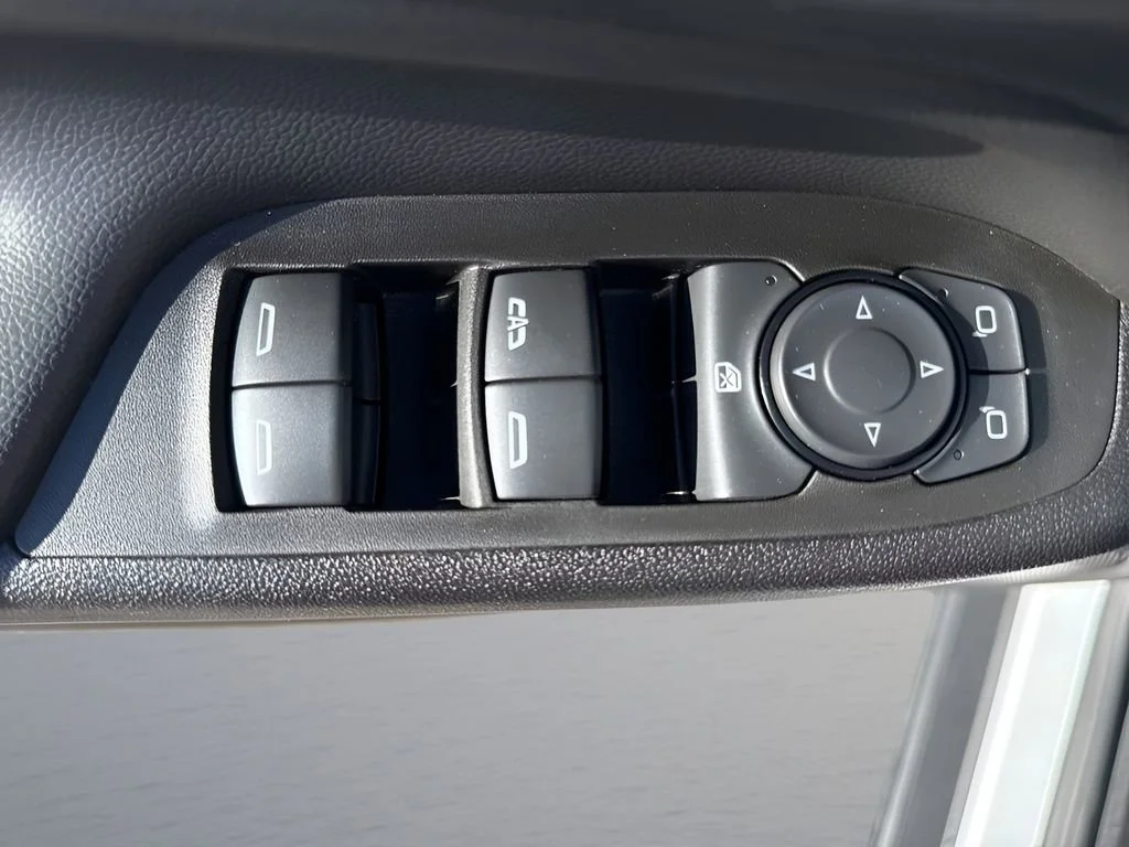 Used 2024 Summit White Chevrolet LT image 27