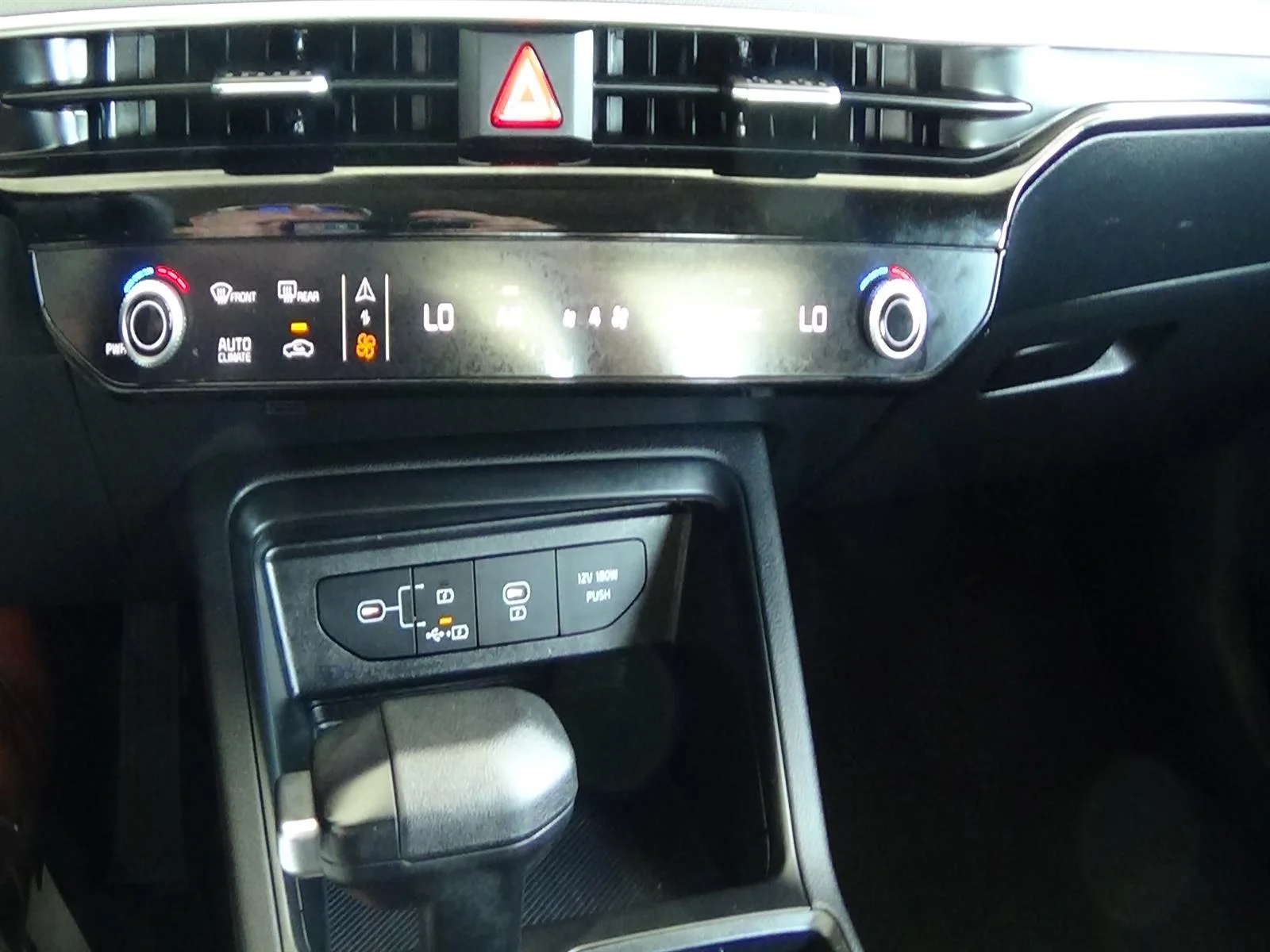 Used 2025 Snow White Pearl (swp) Kia LXS image 24