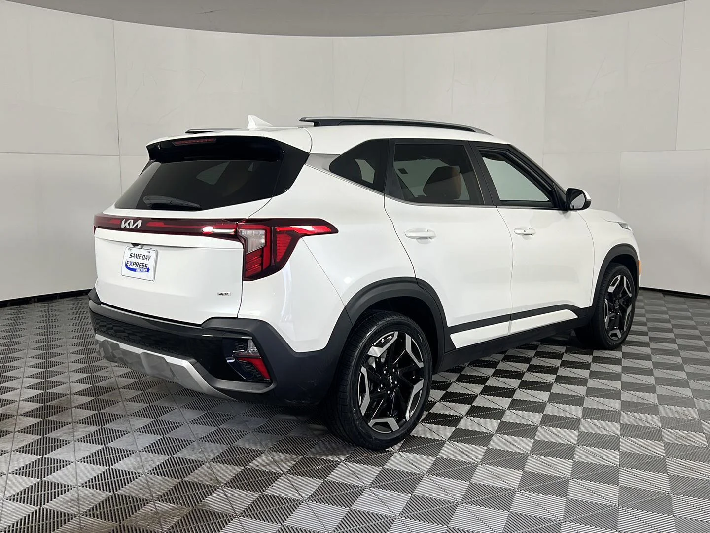 Used 2024  Kia SX image 4