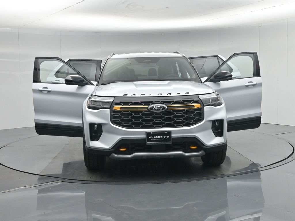 New 2026 Space White Metallic Ford Tremor image 34