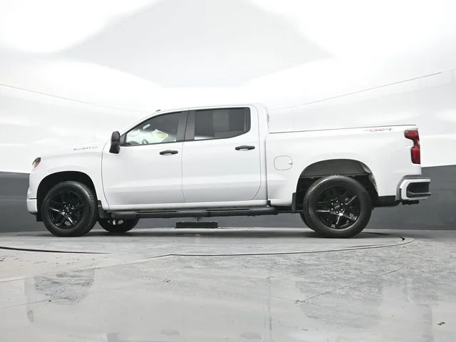 Used 2024 White Chevrolet Custom image 20