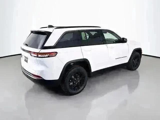 New 2026 Bright White Clear-Coat Exterior Paint Jeep Laredo image 7