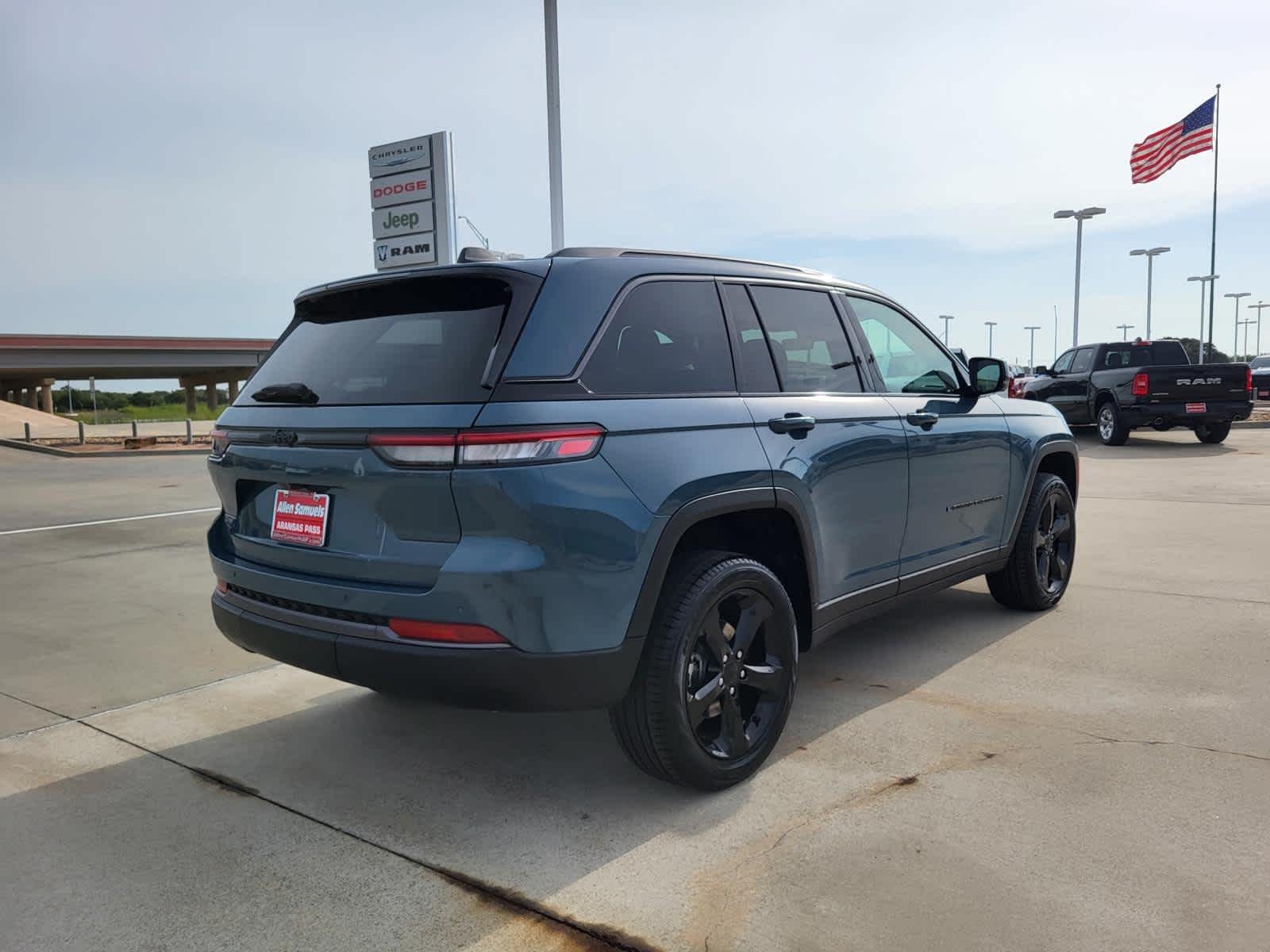 New 2026 Steel Blue Exterior Paint Jeep Limited image 5