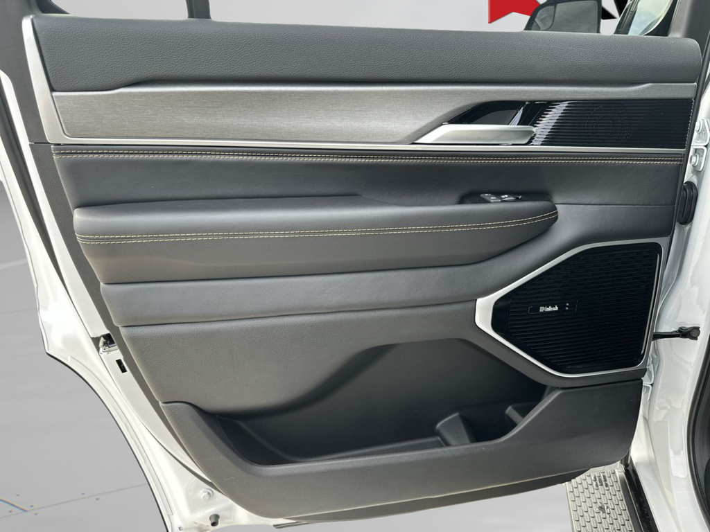 New 2026 Bright White Clearcoat Jeep  image 25