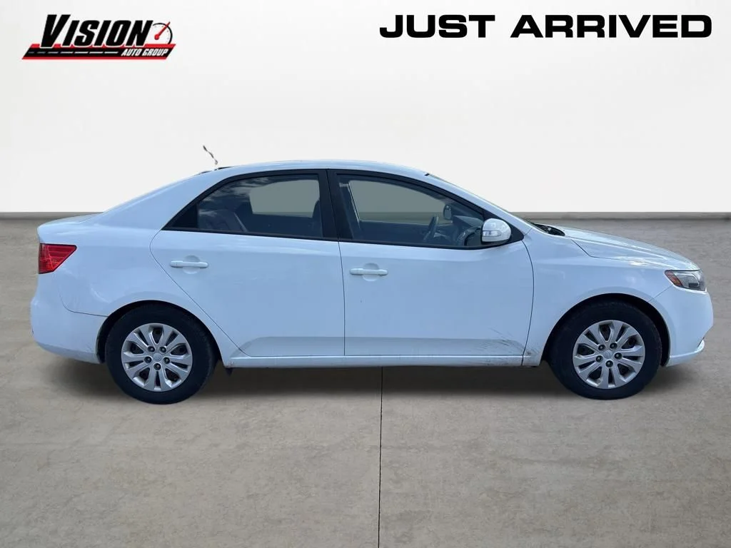 Used 2010 White Kia EX image 6
