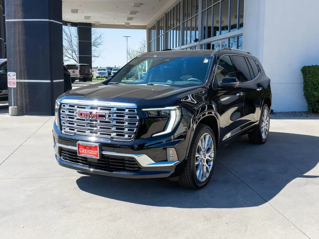2026 GMC Acadia Denali - Photo 3