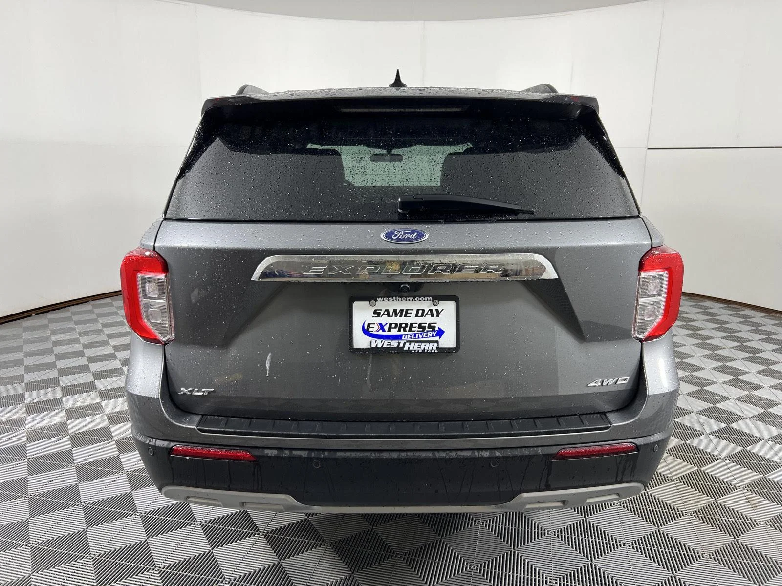 Used 2023 Gray Metallic Ford XLT image 9