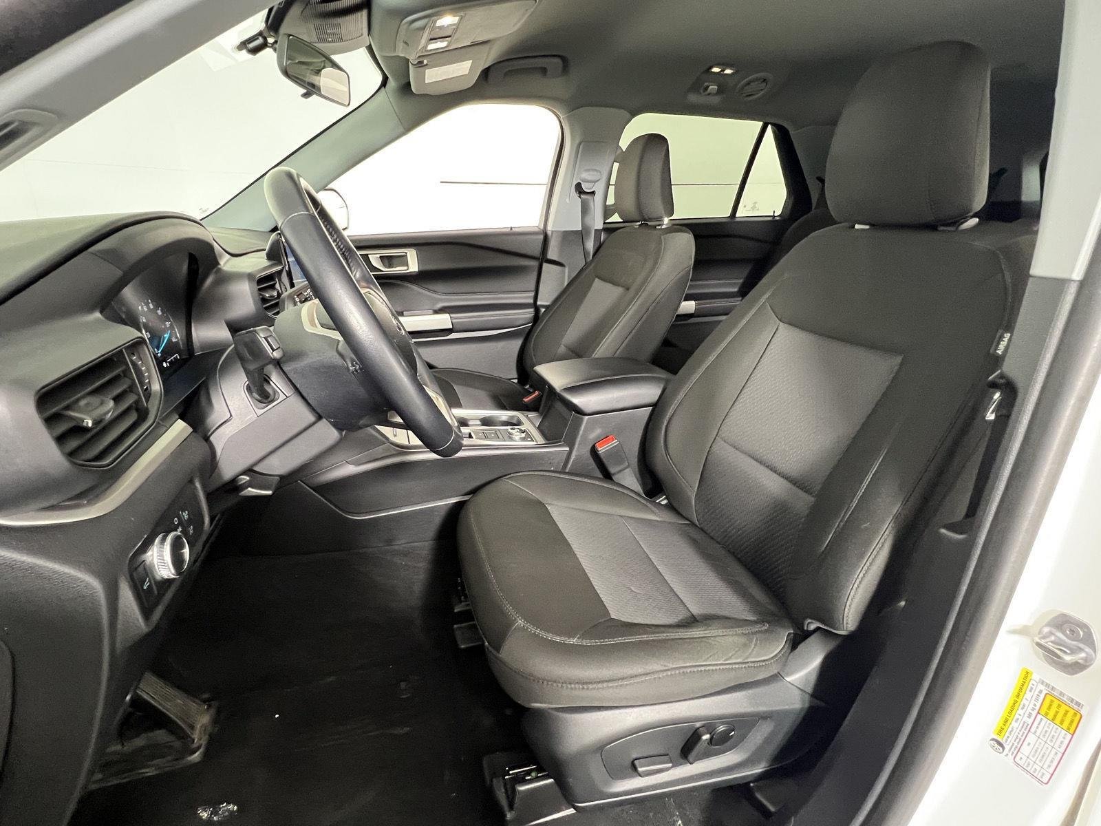 Used 2022 White Metallic Ford XLT image 2