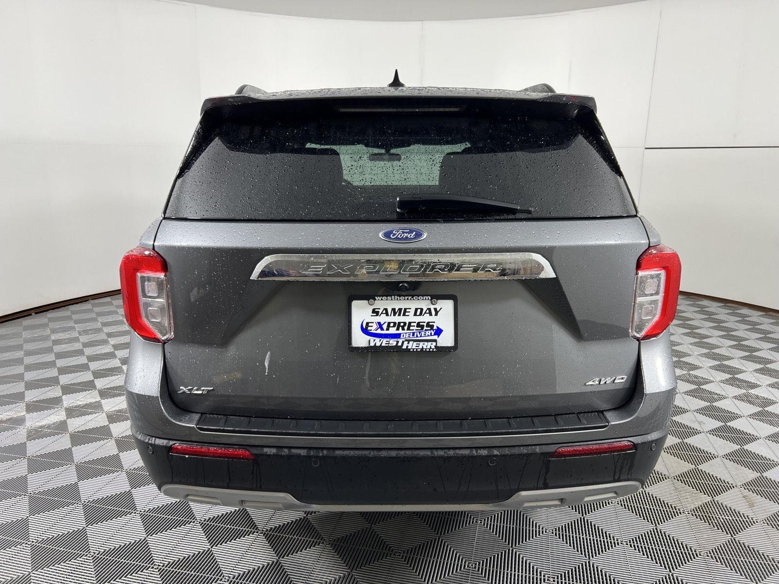 Used 2023 Gray Metallic Ford XLT image 9