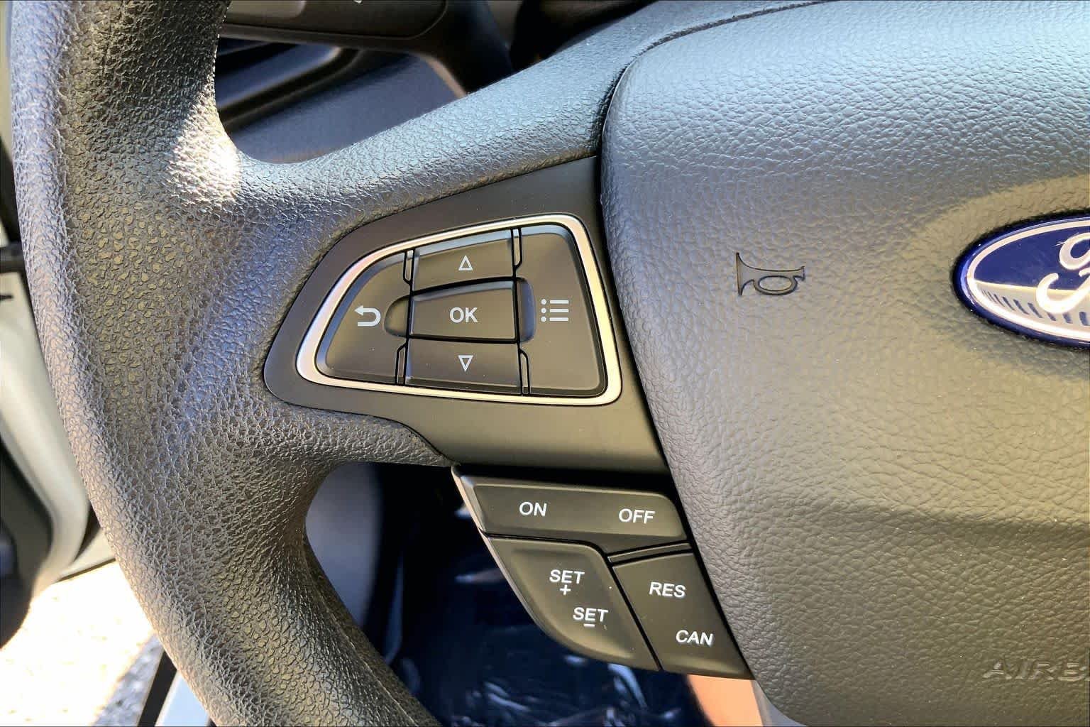 Used 2022 Diamond White Ford SE image 23