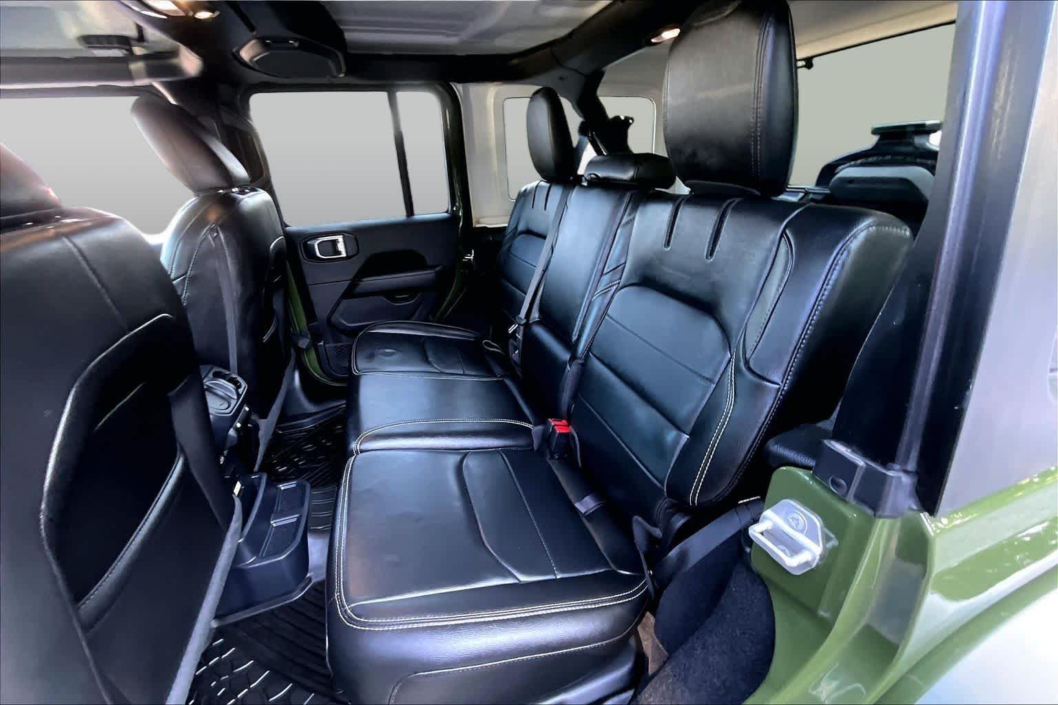 Used 2021 Sarge Green Clearcoat Jeep Unlimited Sahara image 19