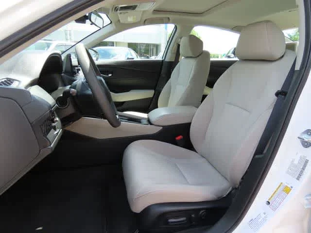 Certified Used 2023 Platinum White Pearl Honda  image 10