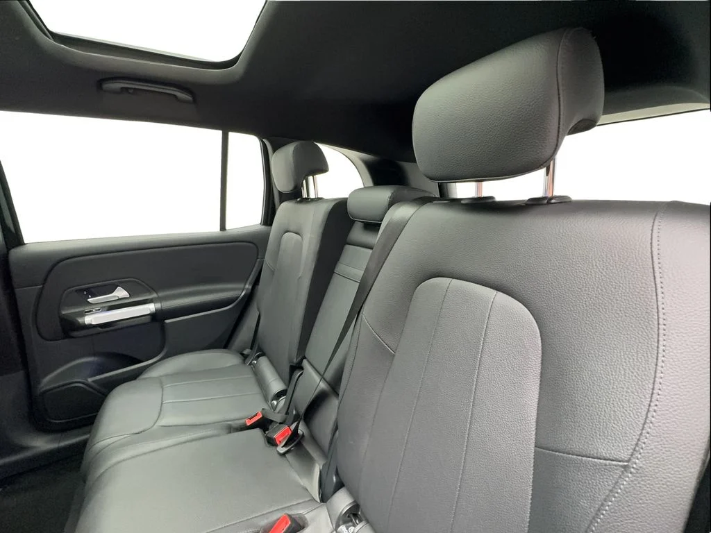 Used 2025 Black Mercedes-Benz GLB 250 image 21