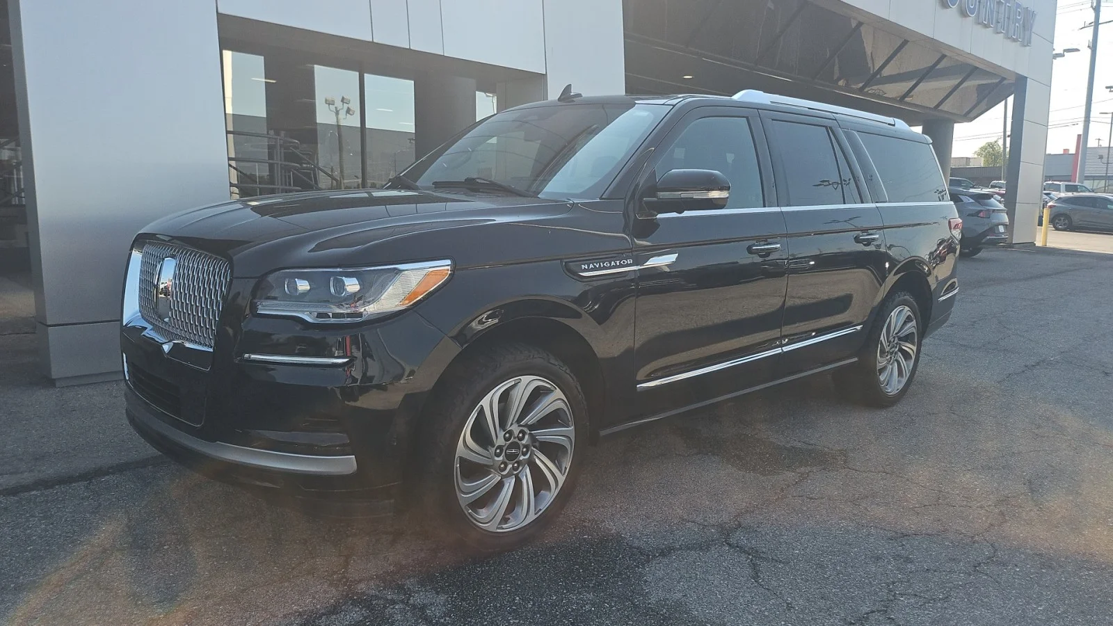 Used 2022 Black Lincoln Reserve 4WD image 1