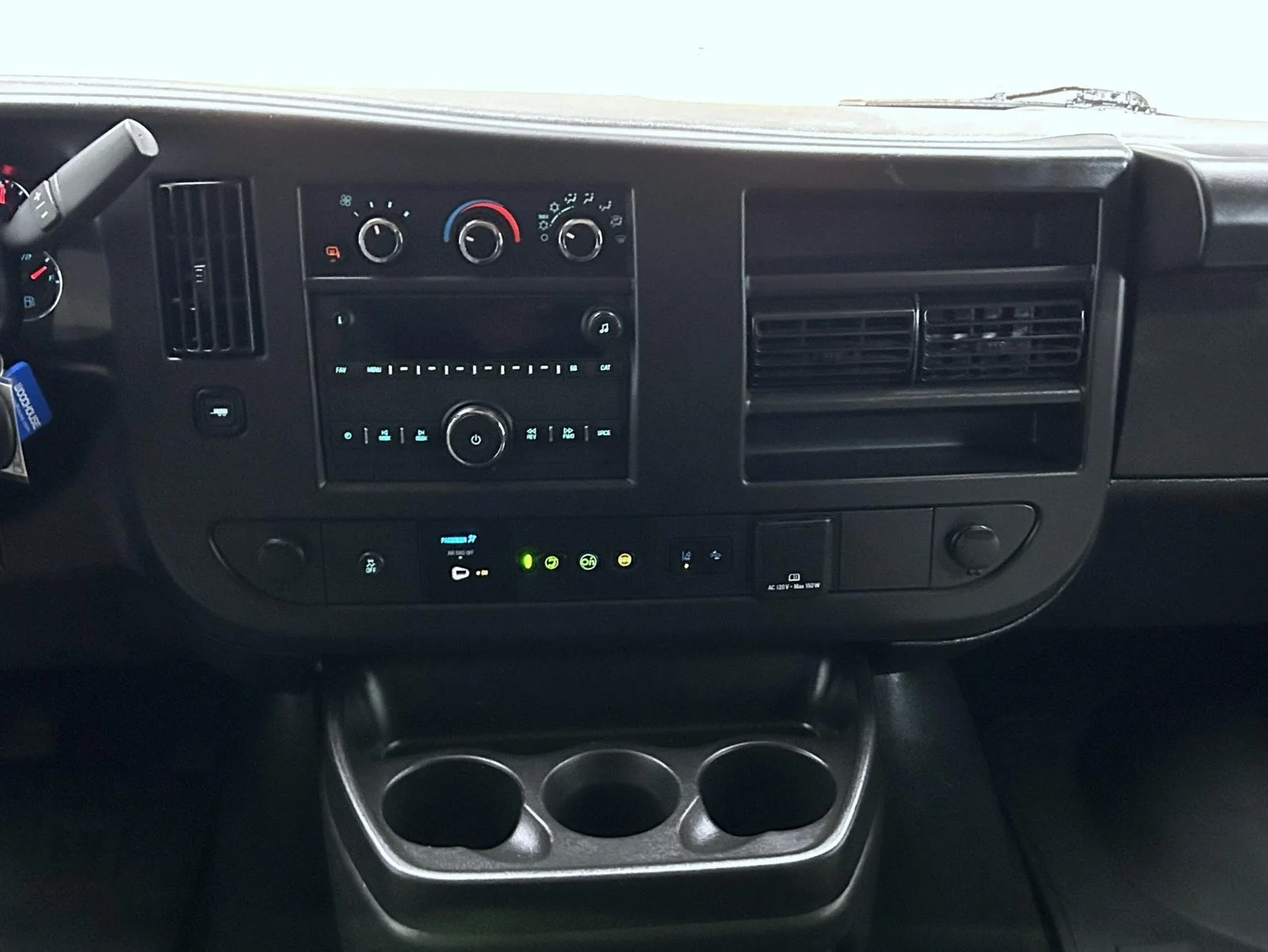 Used 2025 White Chevrolet LT image 13