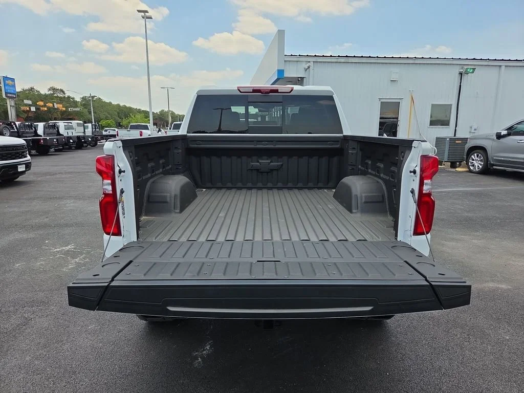 New 2026 Summit White Chevrolet ZR2 image 19