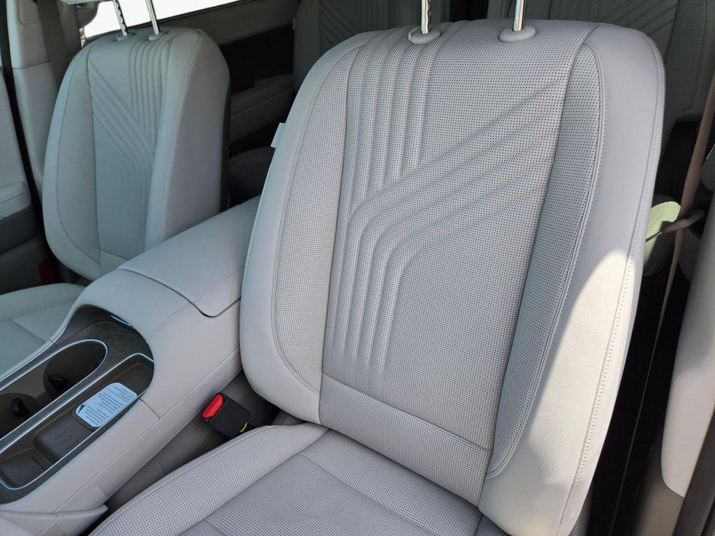 New 2026 White Hyundai SEL Premium FWD image 16