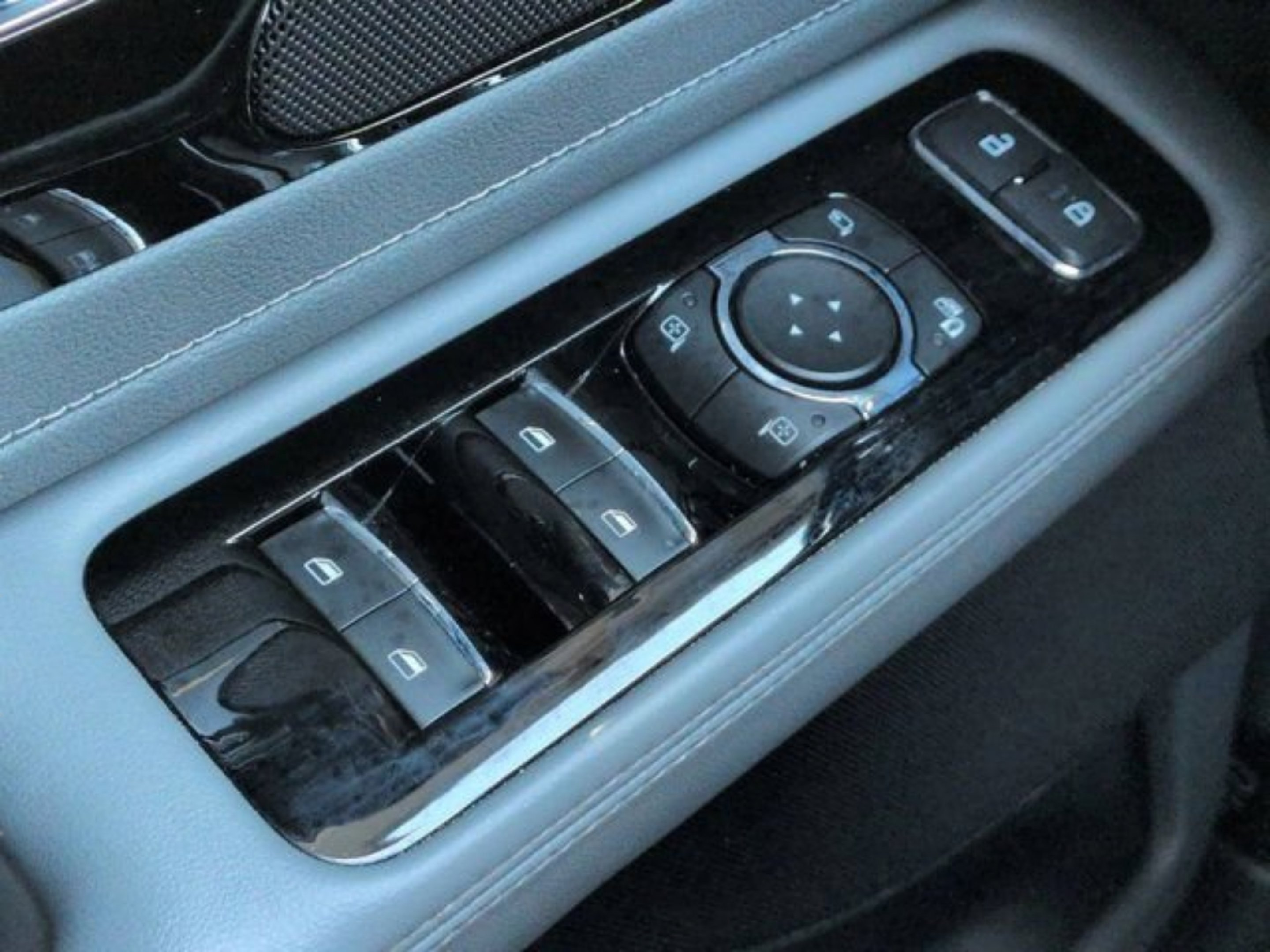 Used 2021 Black Lincoln Reserve image 27