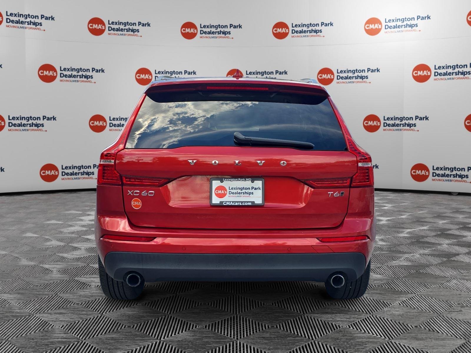 Used 2020 Fusion Red Metallic Volvo Momentum image 6
