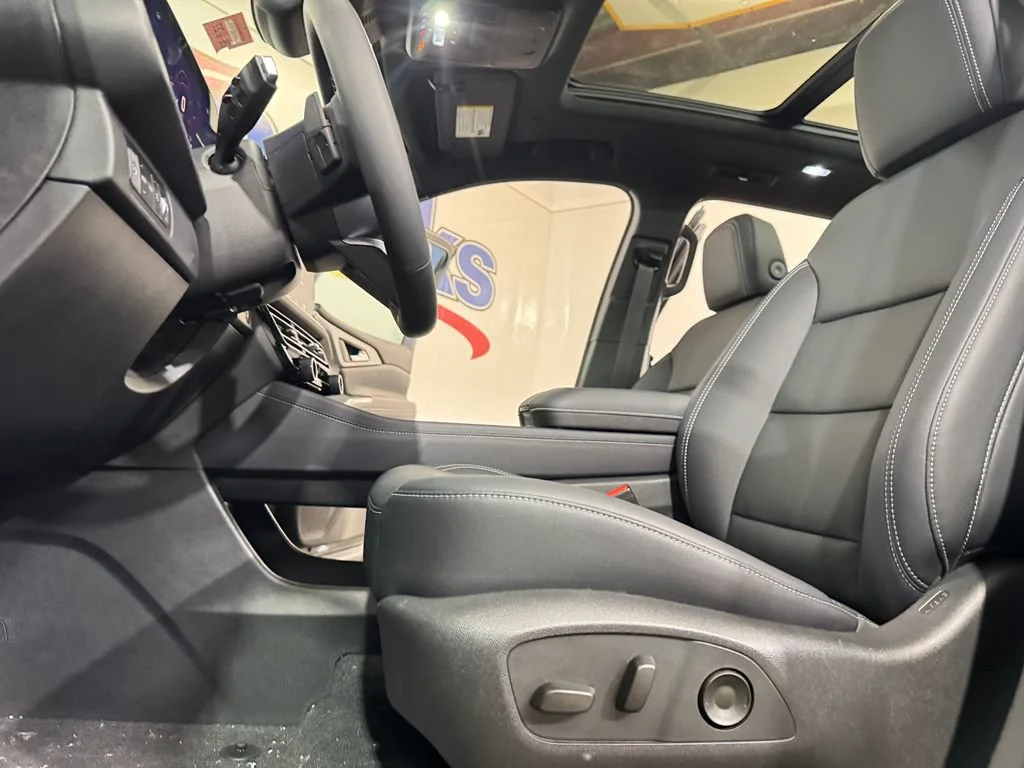 New 2027 Mosaic Black Metallic Chevrolet LT image 8