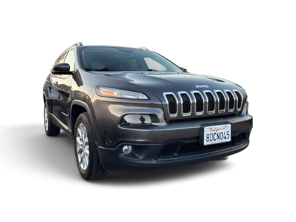 Used 2018 Crystal Metallic Jeep Latitude Plus image 14