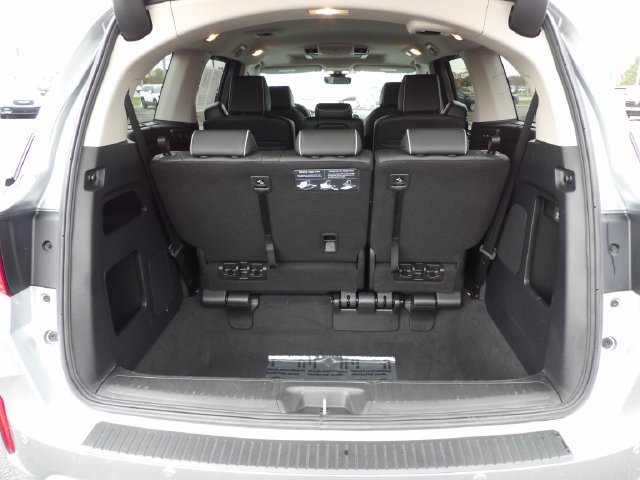 Certified Used 2025 Solar Silver Metallic Honda Touring image 11