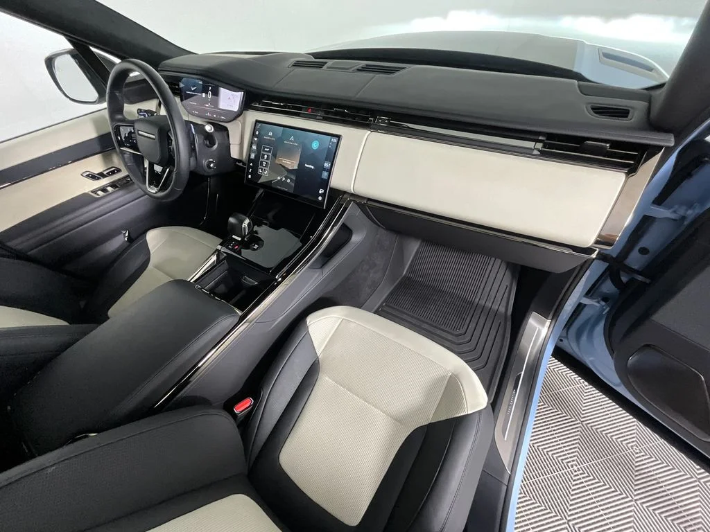 Used 2025 Blue Land Rover SV Edition Two image 18