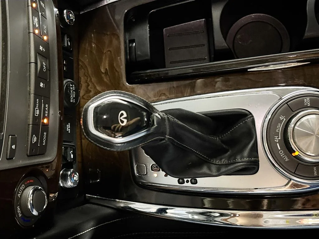 Used 2019 White INFINITI LUXE image 18