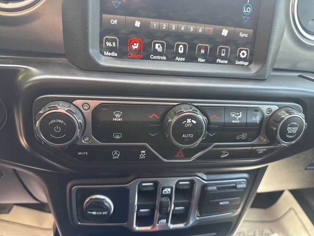 Used 2020 Green Jeep Unlimited Sahara image 24