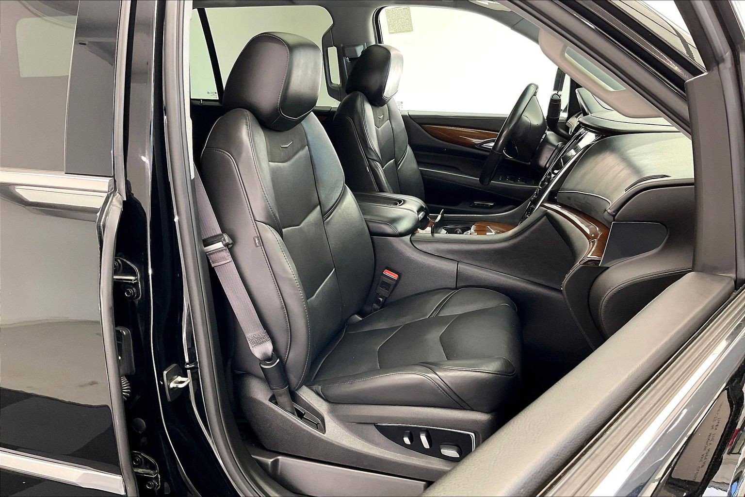 2017 Cadillac Escalade Luxury photo 5