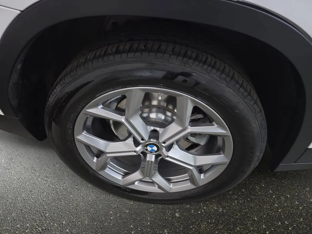 Used 2024 Alpine White BMW xDrive30i image 30