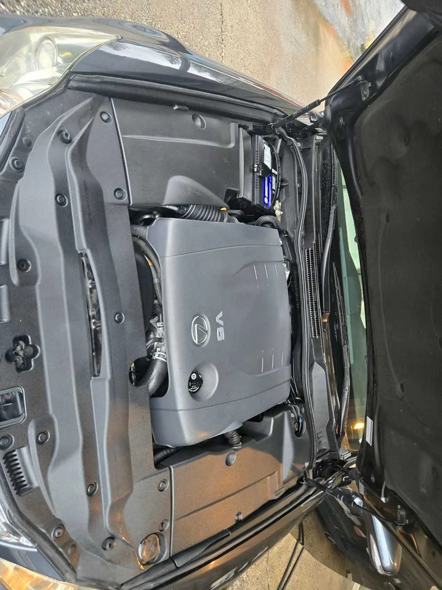 Used 2010  Lexus  image 29