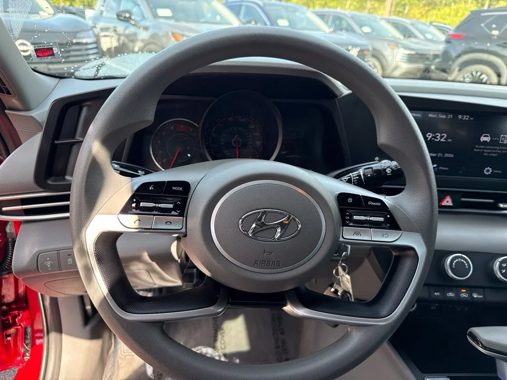 Used 2022 Scarlet Red Pearl Hyundai SE image 19