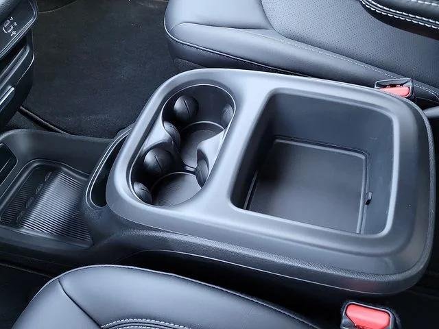 New 2026 Bright White Clear-Coat Exterior Paint Chrysler Select image 20