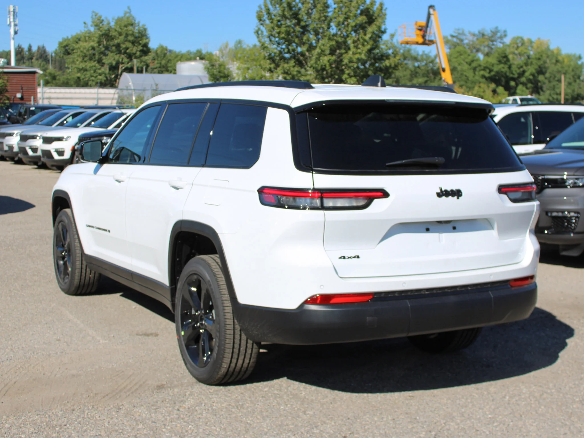 New 2025 White Jeep Altitude* 4x4, Sunroof, Heated Leather, Blind-Spot Monitoring image 3