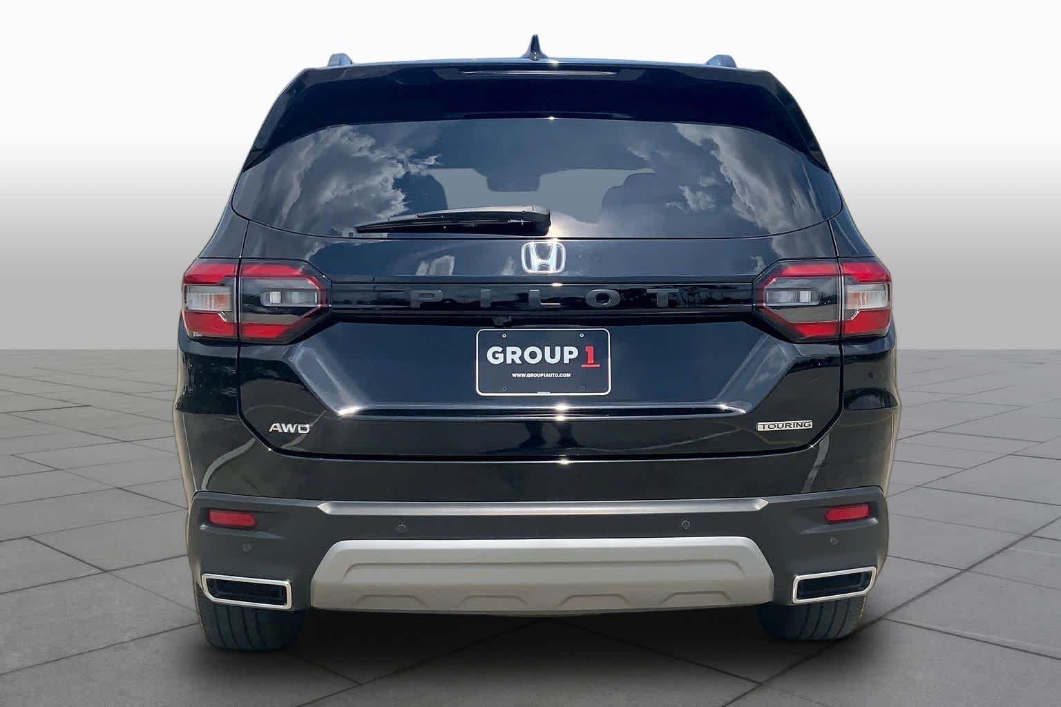 Used 2024 Crystal Black Pearl Honda Touring image 5